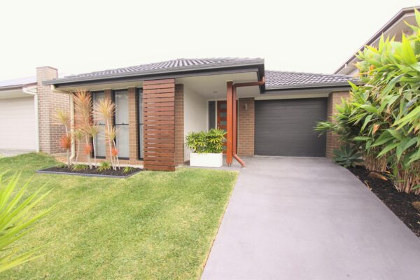 13 Chamomile StSPRINGFIELD LAKES QLD 4300