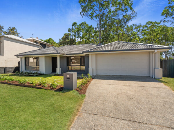 21 Viewpoint DriveSpringfield Lakes QLD 4300