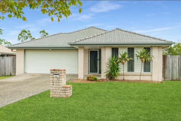 12 Gordon DriveBELLBIRD PARK QLD 4300